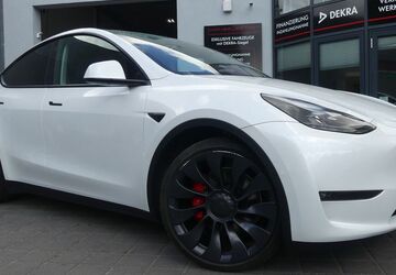 Tesla Model Y 26.534 km 40.400 &euro; Berlin 13156