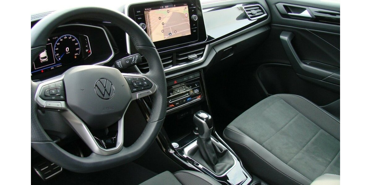 VW T-Roc 1.5TSi R-Line BMT IQ-Light ACC AHK Digital C 11.011 km 28.980 &euro; Falkensee 14612