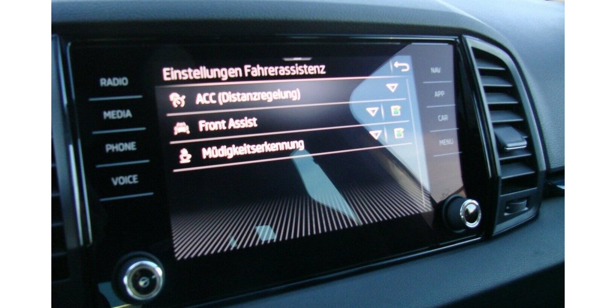 Skoda Karoq 2,0TDi 4x4 Sportline ACC AHK SHZ Matrix 13.915 km 37.980 &euro; Falkensee 14612