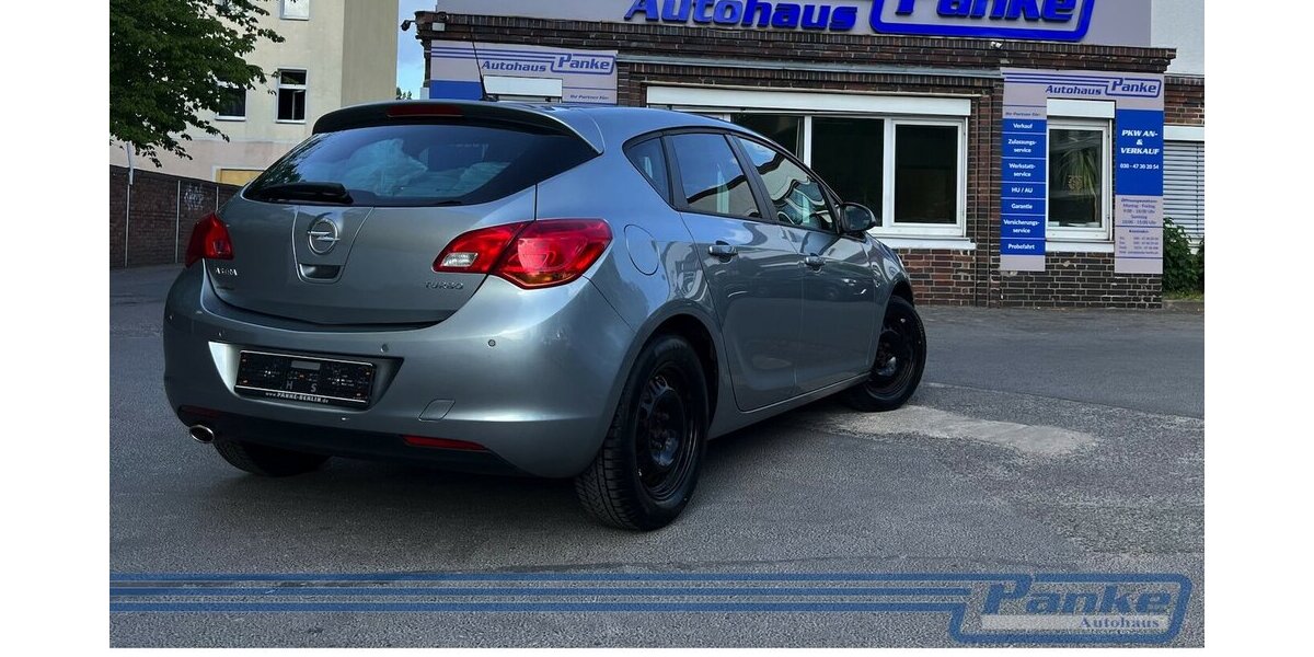 Opel Astra 1.4 150 Jahre *SHZ*PDC*AUX*Teilleder* 112.935 km 5.990 &euro; Berlin 13187
