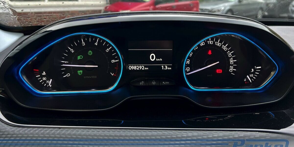 Peugeot 2008 Allure*Navi*PDC*SHZ*Ambiete*1-Hand*Tel. 98.291 km 7.480 &euro; Berlin 13187