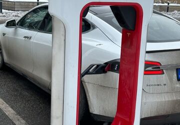 Tesla Model S 233.000 km 17.499 &euro; Berlin 14057