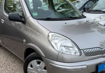 Toyota Yaris 80.238 km 5.490 &euro; Berlin 13089