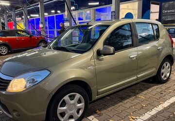 Dacia Sandero 95.000 km 2.300 &euro; Berlin 10997