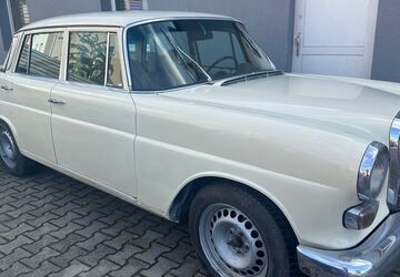 Mercedes-Benz 200 62.000 km 7.888 &euro; Berlin / Pankow 13127