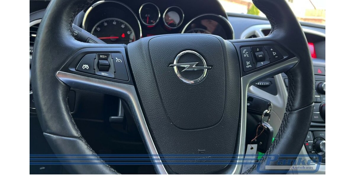 Opel Astra 1.4 150 Jahre *SHZ*PDC*AUX*Teilleder* 112.935 km 5.990 &euro; Berlin 13187