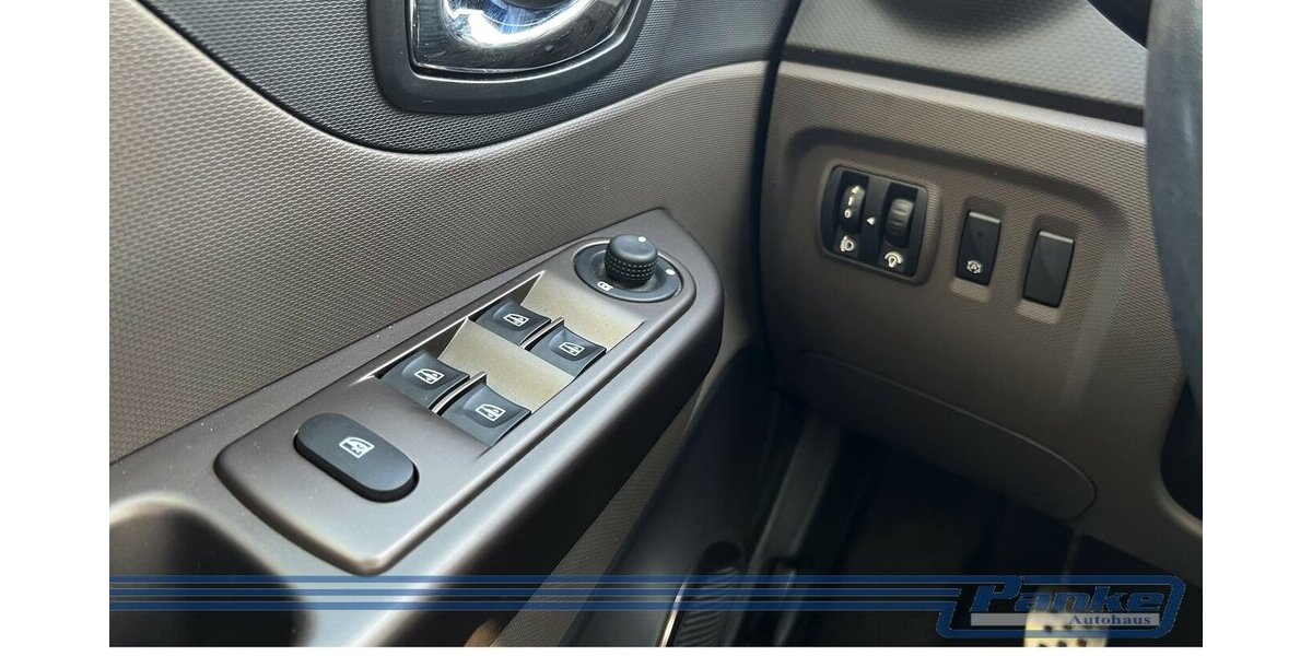 Renault Captur 1.5 dCi Elysee*SHZ*NAV*Leder*R-Link*LED* 52.972 km 11.990 &euro; Berlin 13187