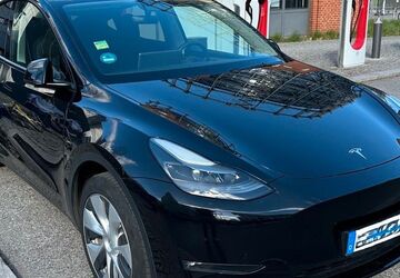 Tesla Model Y 25.476 km 35.900 &euro; Berlin 14050