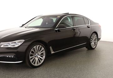 BMW 750 99.056 km 34.880 &euro; Berlin 12103