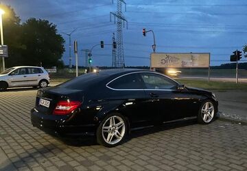 Mercedes-Benz 220 248.000 km 8.999 &euro; Berlin 13125
