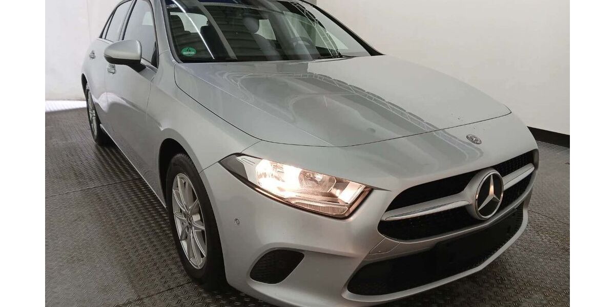 Mercedes-Benz A 180 88.400 km 19.990 &euro; Berlin 13437