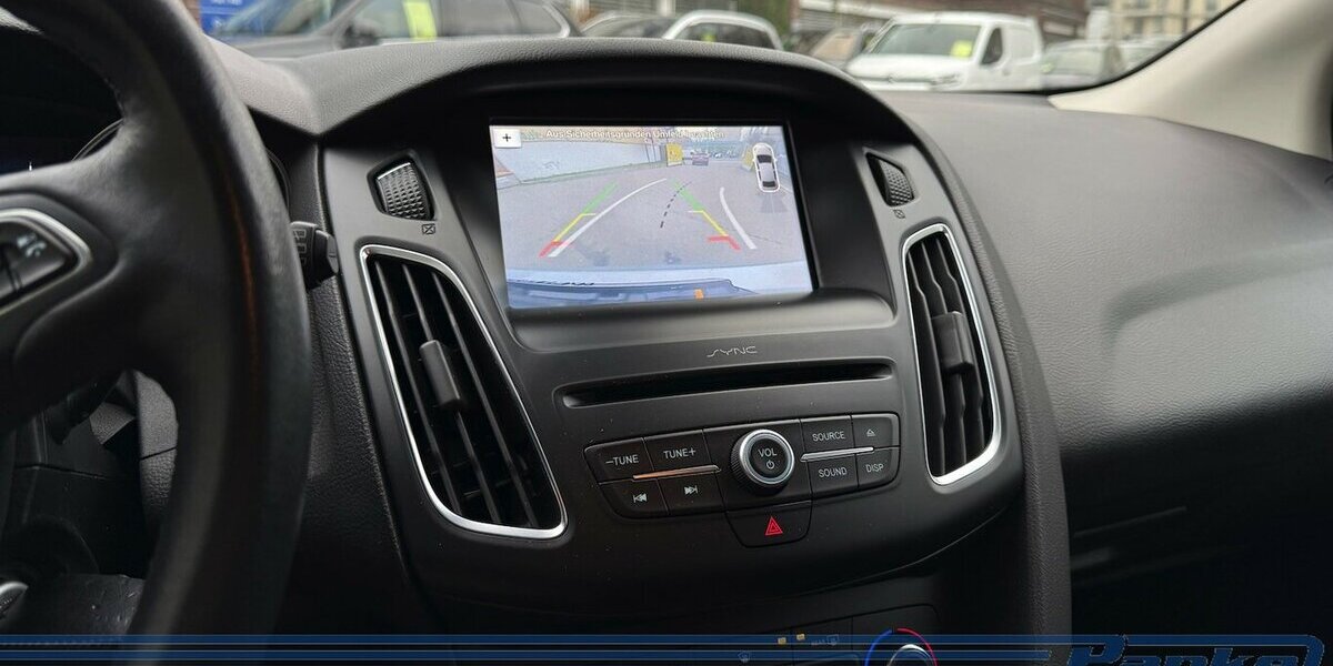 Ford Focus 1.0 EcoBoost Business*NAV*RFK*SHZ*Carplay* 111.786 km 7.480 &euro; Berlin 13187