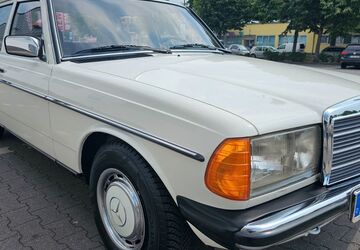 Mercedes-Benz 230 146.500 km 17.750 &euro; Berlin 12059