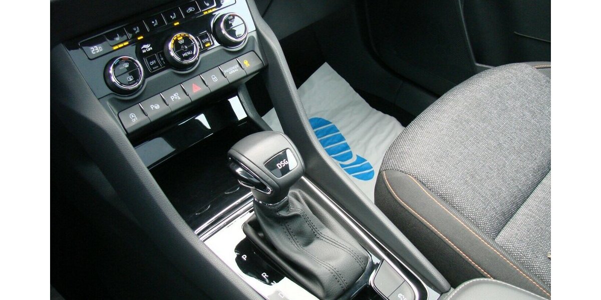 Skoda Karoq 1,5TSi Clever ACC 360° LED Pano AHK 56.303 km 25.980 &euro; Falkensee 14612