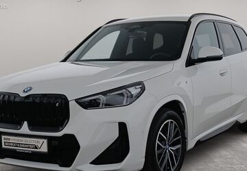 BMW iX1 11.234 km 43.700 &euro; Berlin 14057