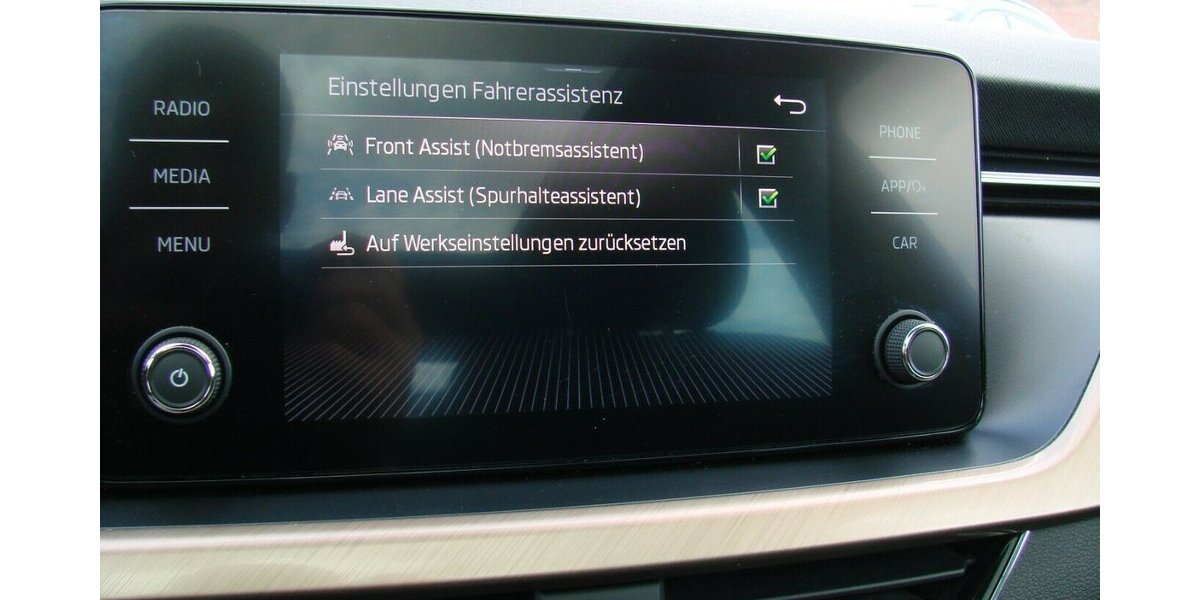 Skoda Scala 1.5TSi Style DSG Panorama LED Tempomat Mirro 117.957 km 13.980 &euro; Falkensee 14612