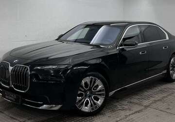 BMW 750 103.449 km 78.400 &euro; Berlin 12351