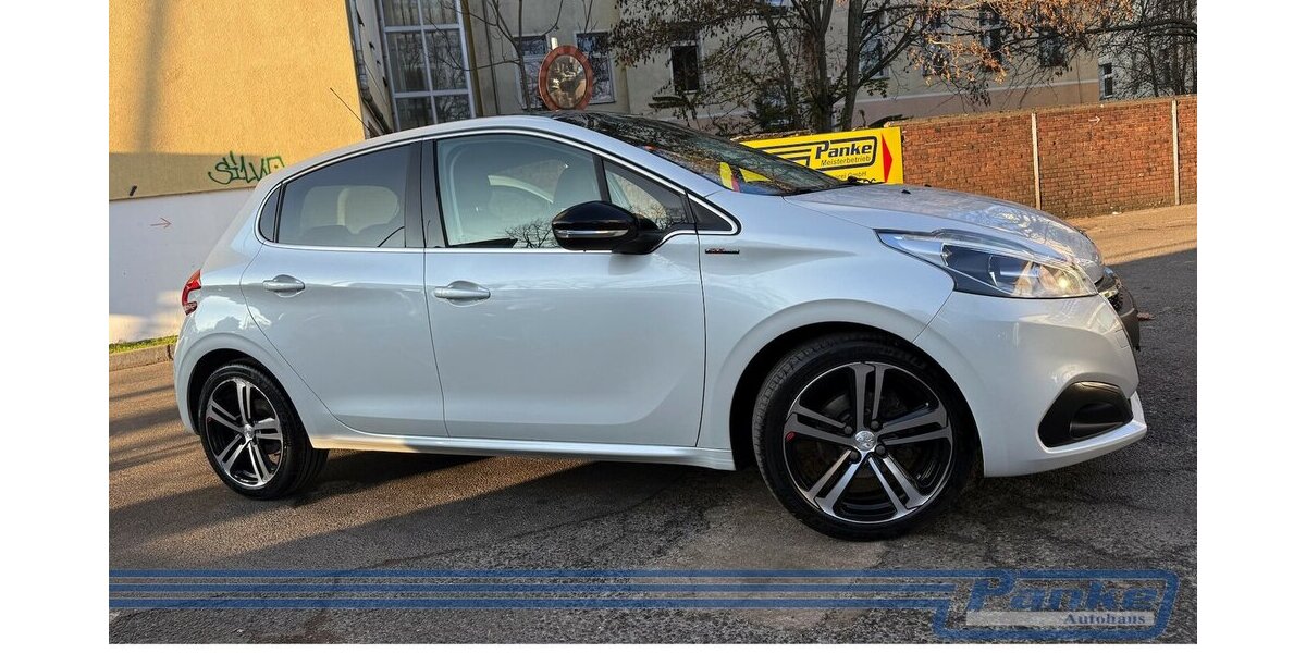 Peugeot 208 Allure*GT-Line*Pano*U-Connect*SHZ*R-Cam* 156.392 km 7.850 &euro; Berlin 13187
