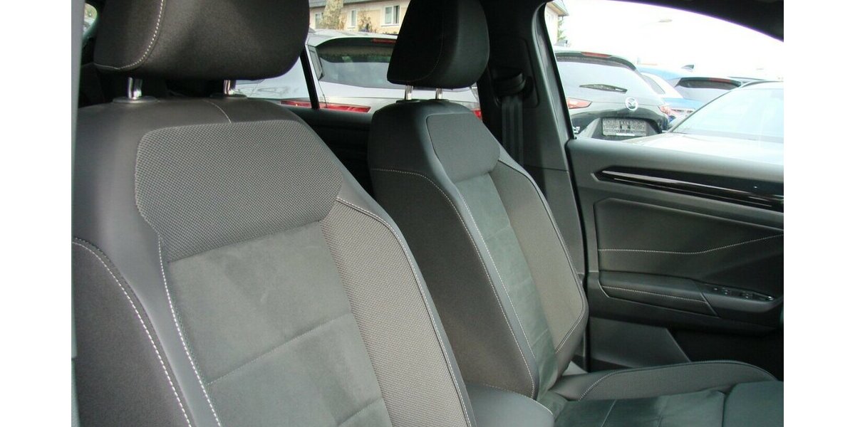 VW T-Roc 1.5TSi R-Line BMT IQ-Light ACC AHK Digital C 11.011 km 28.980 &euro; Falkensee 14612