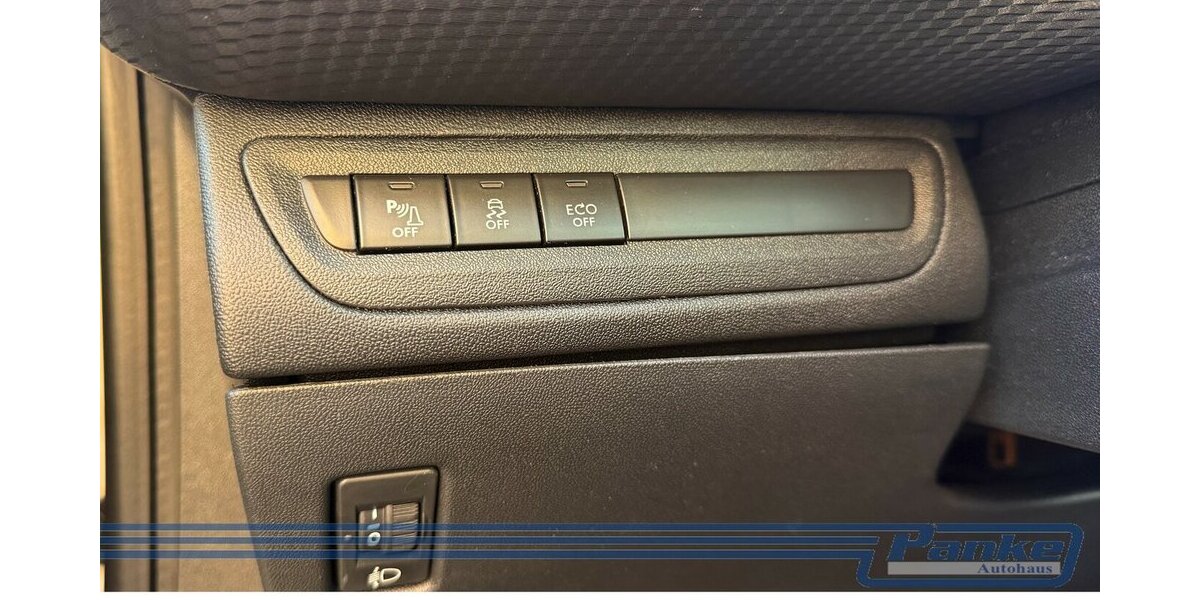 Peugeot 208 Allure*GT-Line*Pano*U-Connect*SHZ*R-Cam* 156.392 km 7.850 &euro; Berlin 13187