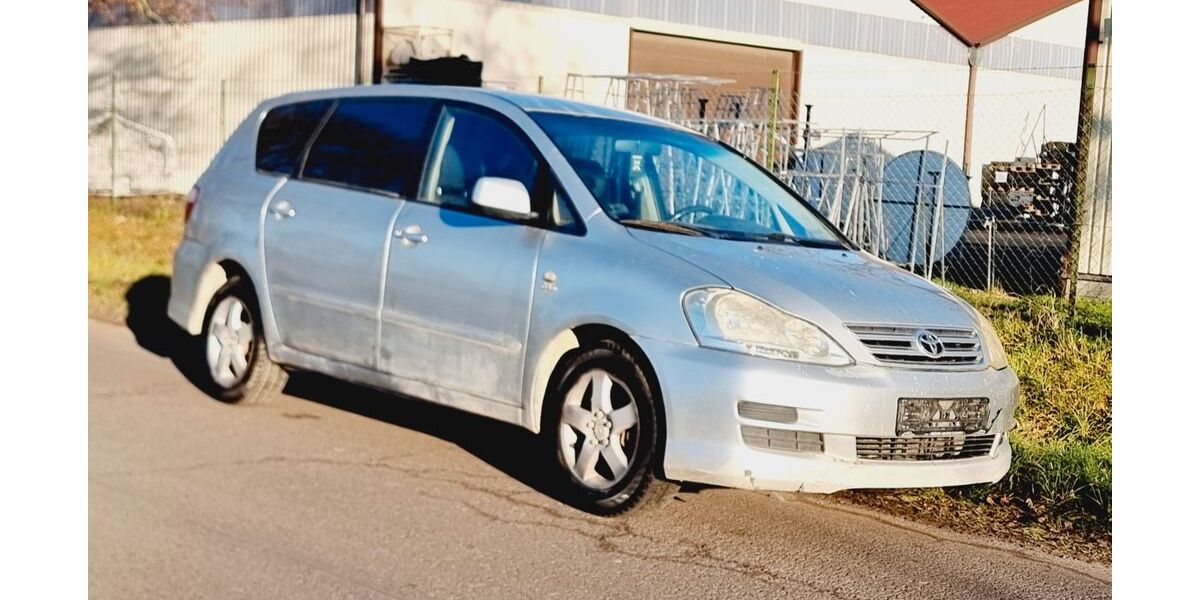 Toyota Avensis Verso 179.887 km 2.200 &euro; Berlin 13629