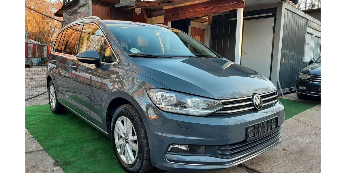 VW Touran 147.000 km 19.750 &euro; Berlin 12247