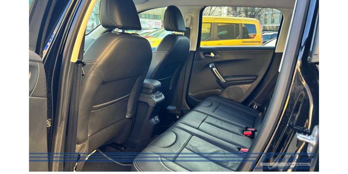 Peugeot 2008 1.2 PureTech Allure*Carplay*Leder*Tempo* 100.000 km 7.480 &euro; Berlin 13187