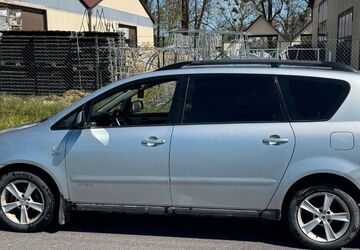 Toyota Avensis Verso 164.556 km 2.400 &euro; Berlin 13629