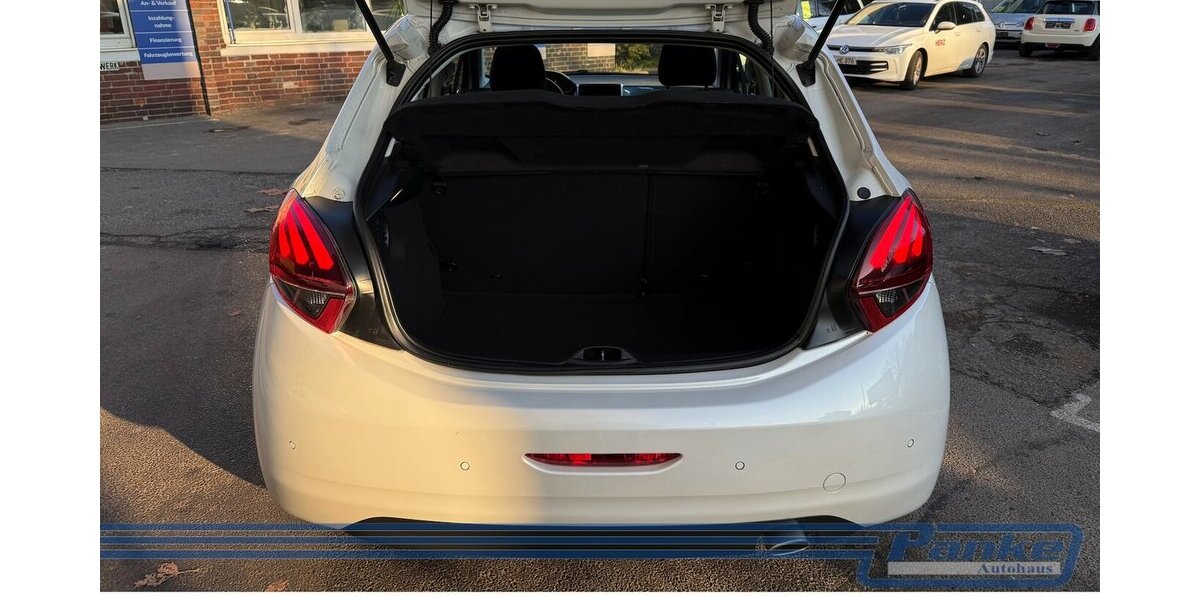 Peugeot 208 Allure*GT-Line*Pano*U-Connect*SHZ*R-Cam* 156.392 km 7.850 &euro; Berlin 13187