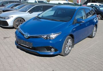 Toyota Auris Touring Sports 127.350 km 12.600 &euro; Berlin 12057