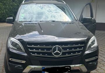 Mercedes-Benz ML 350 208.000 km 18.300 &euro; Berlin 10715