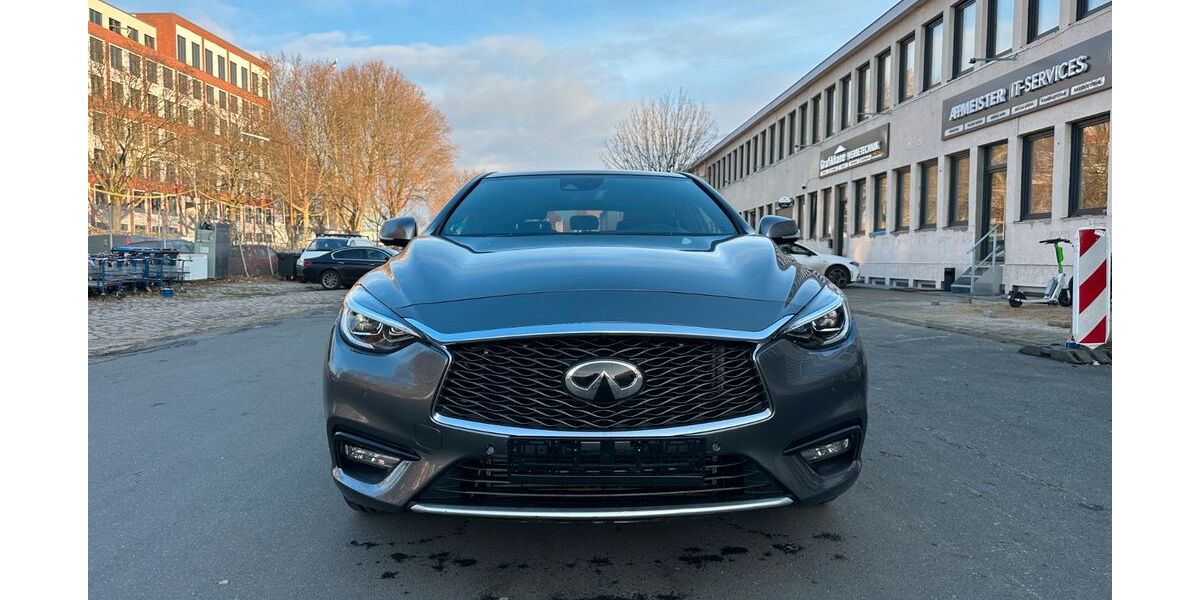 INFINITI Q30 59.700 km 17.990 &euro; Berlin 12055
