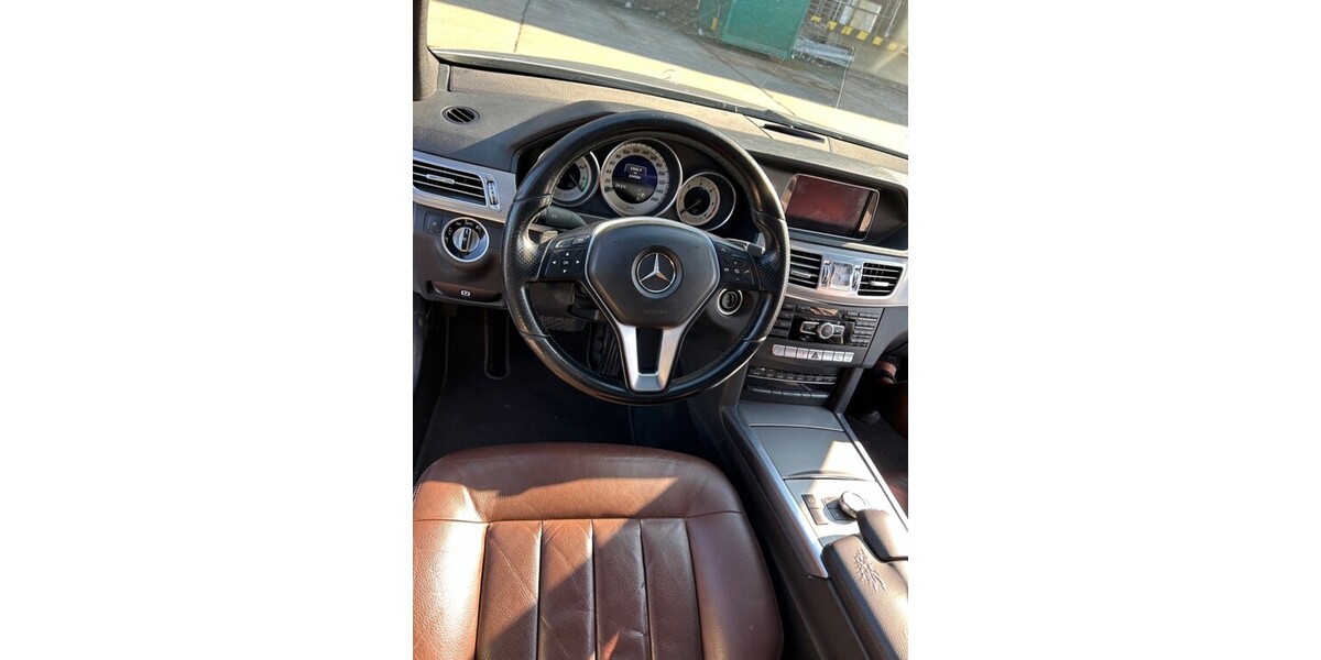 Mercedes-Benz E 300 334.500 km 14.500 &euro; Berlin 10178