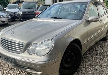 Mercedes-Benz C 180 86.000 km 3.950 &euro; Berlin 10245