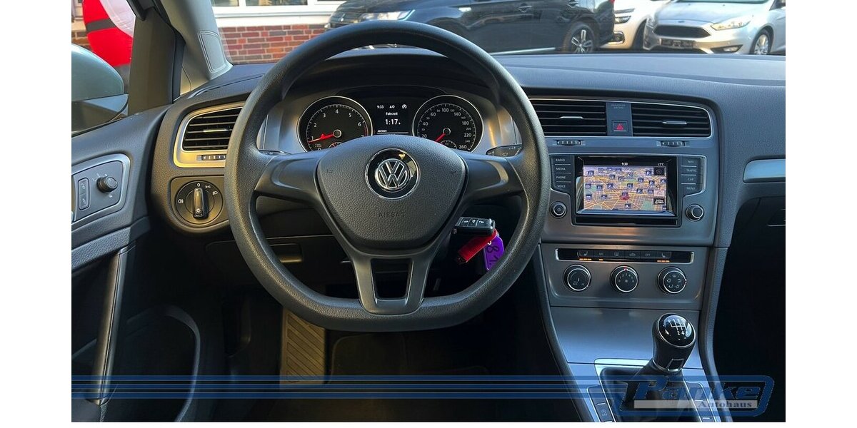 VW Golf VII BMT*Navi*Tempo*SHZ*Tel.*Touch* 120.529 km 9.990 &euro; Berlin 13187