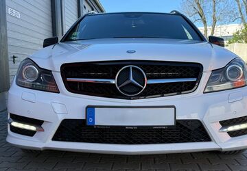 Mercedes-Benz 220 255.000 km 9.500 &euro; Berlin 10117