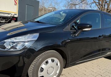 Renault Clio 99.000 km 8.100 &euro; Berlin 13581