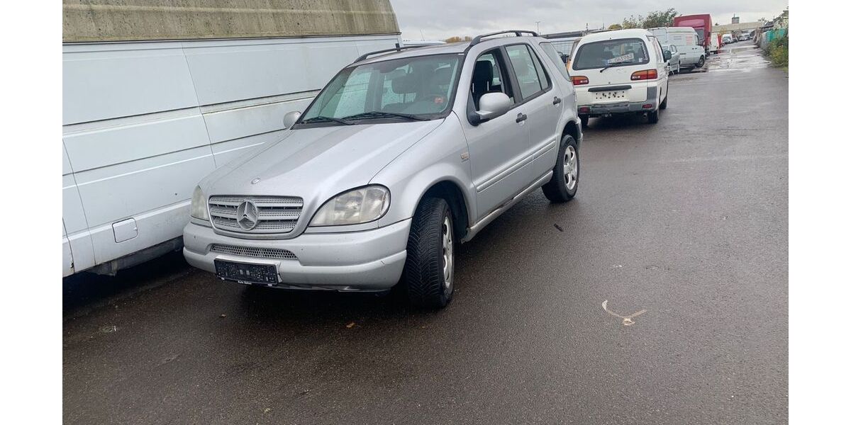 Mercedes-Benz ML 270 289.000 km 2.999 &euro; berlin 13089