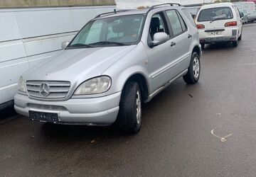 Mercedes-Benz ML 270 289.000 km 3.399 &euro; berlin 13089