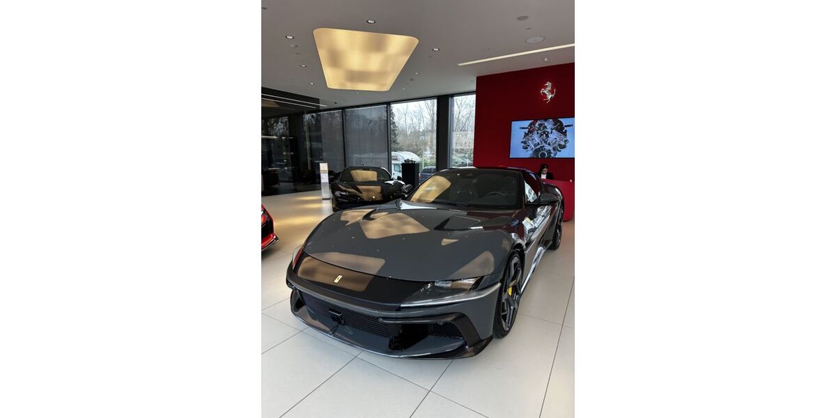 Ferrari 12Cilindri 3.680 km 449.000 &euro; Berlin 10771