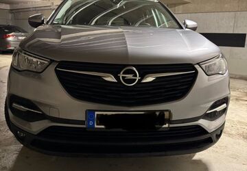 Opel Grandland (X) 137.742 km 10.999 &euro; Berlin 12555