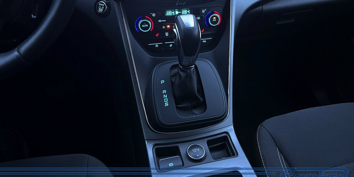 Ford Kuga Automatik*Navi*Carplay*SHZ*Tempo* 63.647 km 14.990 &euro; Berlin 13187