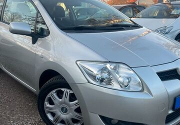 Toyota Auris 161.942 km 3.490 &euro; Berlin 13089