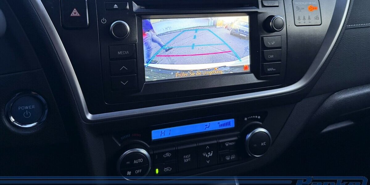 Toyota Auris Touring Sports Hybrid Aut.*RFK*SHZ*1Hand 165.355 km 10.480 &euro; Berlin 13187