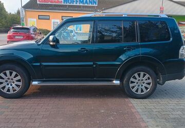 Mitsubishi Pajero 208.000 km 11.999 &euro; Berlin 12305
