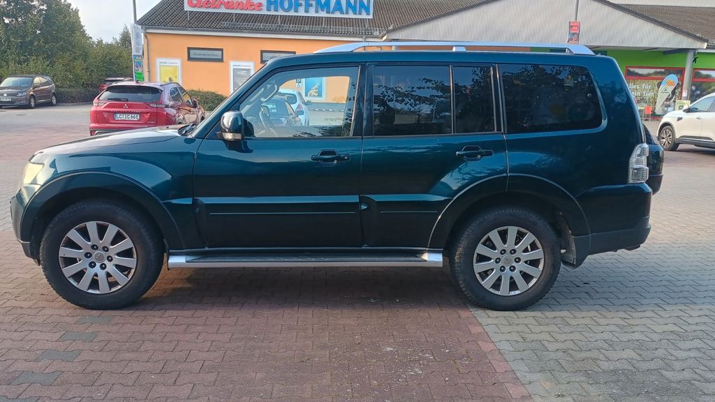 Mitsubishi Pajero 208.000 km 11.999 &euro; Berlin 12305