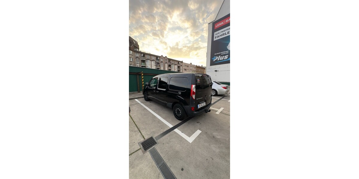 Renault Kangoo 205.322 km 10.200 &euro; Berlin 10178