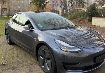 Tesla Model 3 80.342 km 19.900 &euro; Berlin 10715