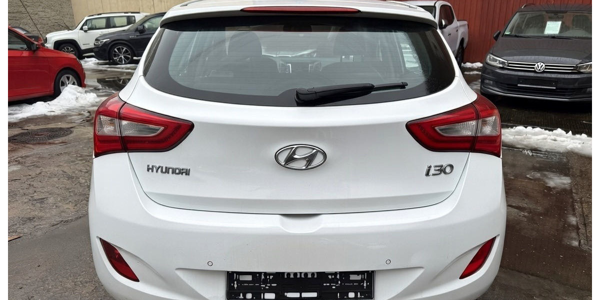 Hyundai i30 Passion Plus Autom Navi PDC Sitz&Lenkradhz. 108.062 km 10.400 &euro; Berlin 10247