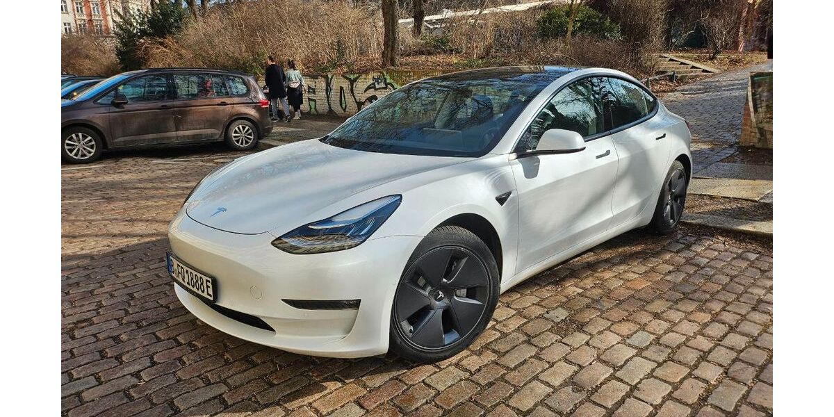 Tesla Model 3 62.200 km 24.900 &euro; Berlin 10437